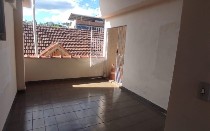 ALUGUEL – CASA RUA CEARÁ – OLARIA – COM 1 QUARTO, SALA, COZINHA, BANHEIRO, ÁREA DE SERVIÇO – SEM GARAGEM