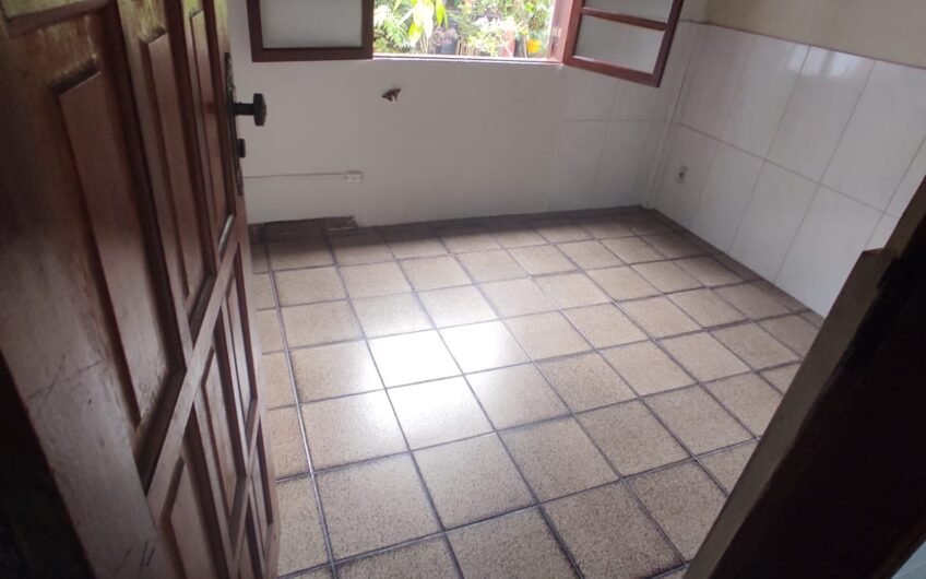 ALUGUEL – CASA PRAÇA 1º DE MAIO – OLARIA – COM 2 QUARTOS – SEM GARAGEM – EXCELENTE LOCALIZAÇÃO