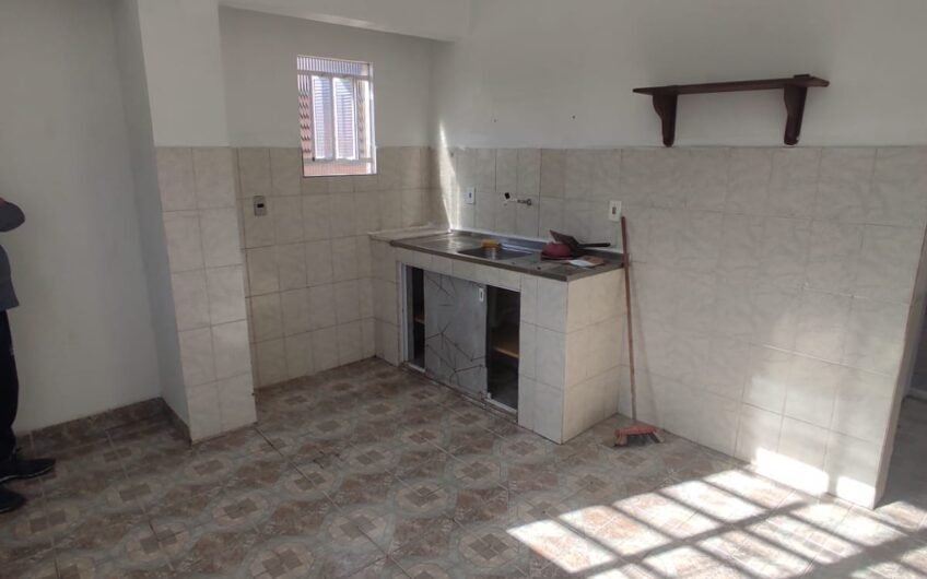 ALUGUEL – CASA RUA CEARÁ – OLARIA – COM 1 QUARTO, SALA, COZINHA, BANHEIRO, ÁREA DE SERVIÇO – SEM GARAGEM