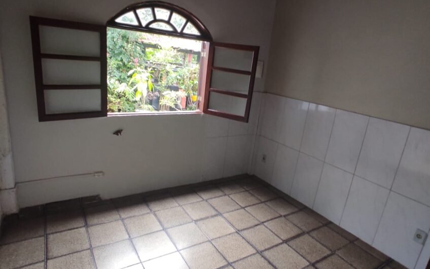 ALUGUEL – CASA PRAÇA 1º DE MAIO – OLARIA – COM 2 QUARTOS – SEM GARAGEM – EXCELENTE LOCALIZAÇÃO