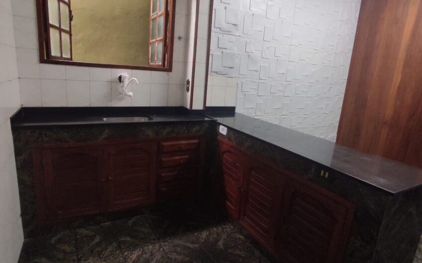 ALUGUEL – CASA PRAÇA 1º DE MAIO – OLARIA – COM 2 QUARTOS – SEM GARAGEM – EXCELENTE LOCALIZAÇÃO