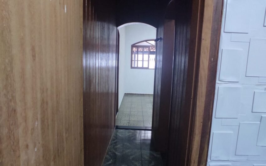 ALUGUEL – CASA PRAÇA 1º DE MAIO – OLARIA – COM 2 QUARTOS – SEM GARAGEM – EXCELENTE LOCALIZAÇÃO