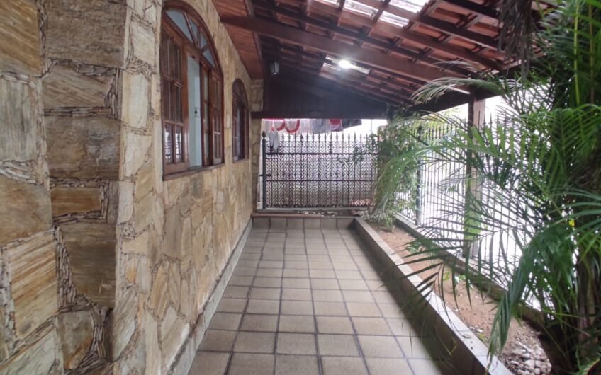 ALUGUEL – CASA PRAÇA 1º DE MAIO – OLARIA – COM 2 QUARTOS – SEM GARAGEM – EXCELENTE LOCALIZAÇÃO