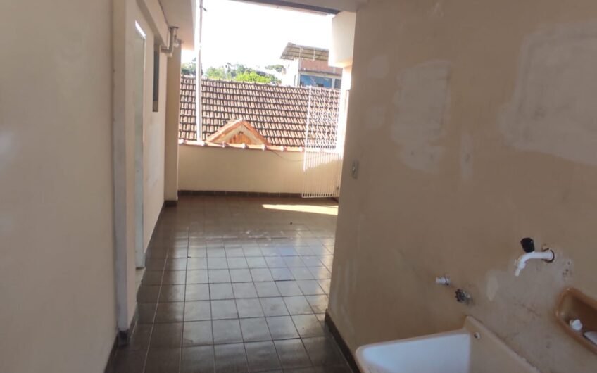 ALUGUEL – CASA RUA CEARÁ – OLARIA – COM 1 QUARTO, SALA, COZINHA, BANHEIRO, ÁREA DE SERVIÇO – SEM GARAGEM