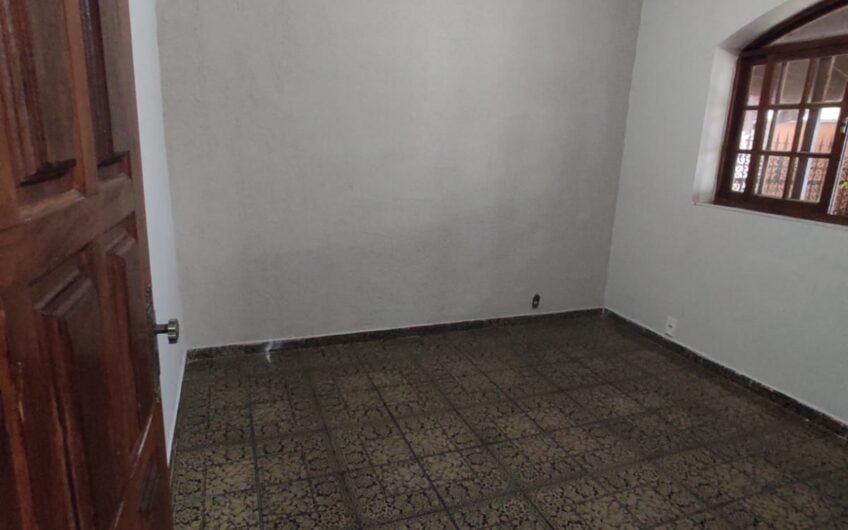 ALUGUEL – CASA PRAÇA 1º DE MAIO – OLARIA – COM 2 QUARTOS – SEM GARAGEM – EXCELENTE LOCALIZAÇÃO