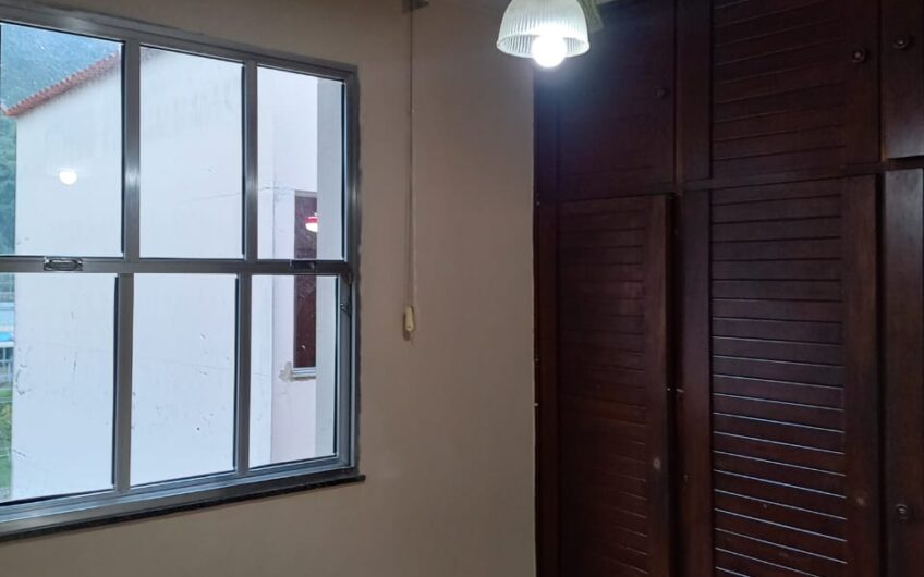 ALUGUEL – APARTAMENTO CONDOMÍNIO FECHADO -COM PLAYGROUND INFANTIL – 4º ANDAR – 2 QUARTOS – COM ESTACIONAMENTO – EXCELENTE LOCALIZAÇÃO