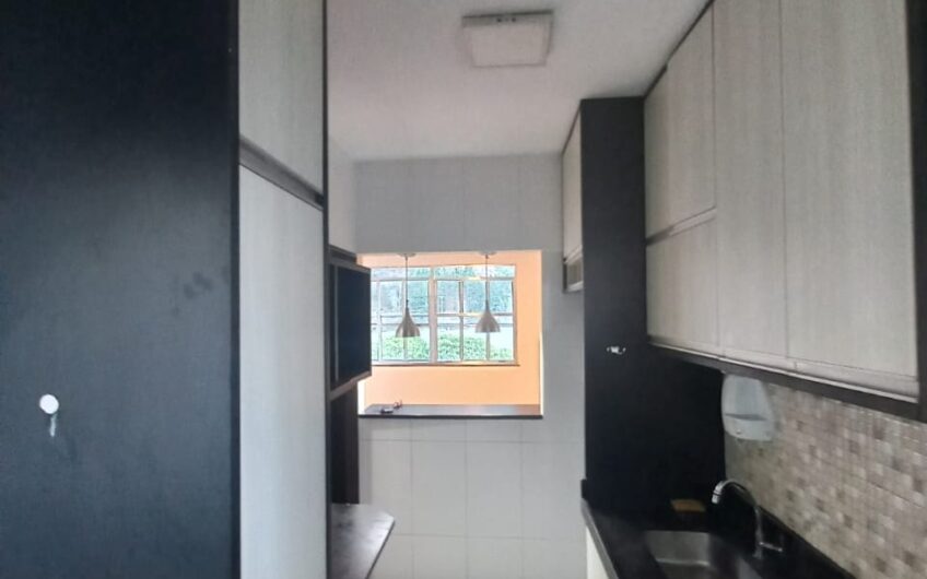 ALUGUEL – APARTAMENTO CONDOMÍNIO FECHADO -COM PLAYGROUND INFANTIL – 4º ANDAR – 2 QUARTOS – COM ESTACIONAMENTO – EXCELENTE LOCALIZAÇÃO
