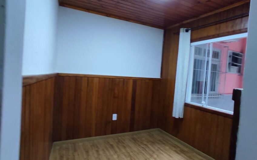 ALUGUEL – CASA 2 QUARTOS  (FUNDOS) – CATARCIONE – EM FRENTE À IGREJA PRESBITERIANA – EXCELENTE LOCALIZAÇÃO