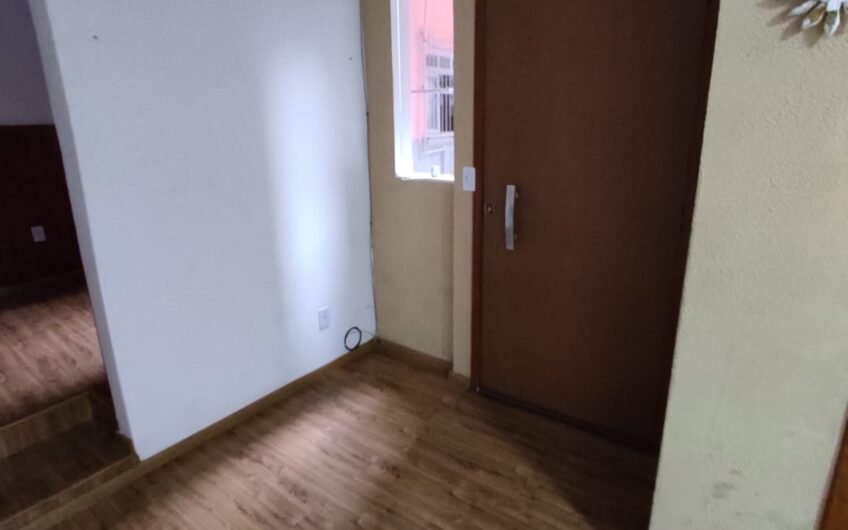 ALUGUEL – CASA 2 QUARTOS  (FUNDOS) – CATARCIONE – EM FRENTE À IGREJA PRESBITERIANA – EXCELENTE LOCALIZAÇÃO