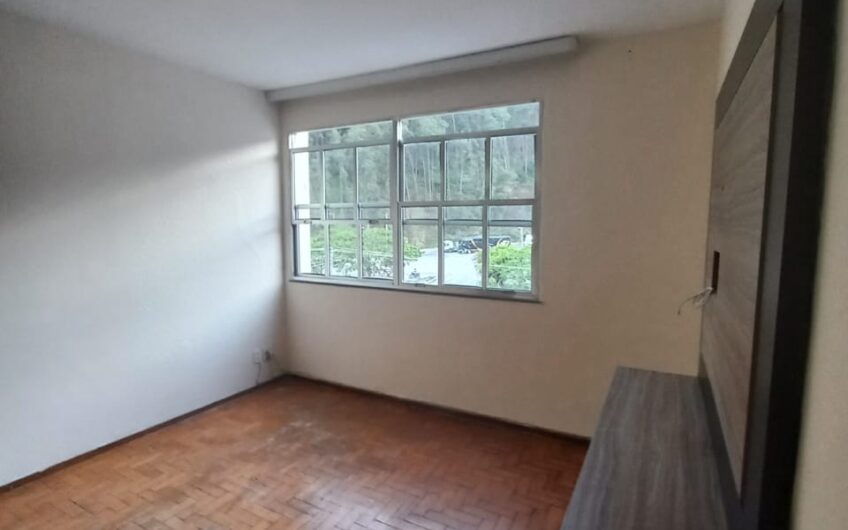 ALUGUEL – APARTAMENTO CONDOMÍNIO FECHADO -COM PLAYGROUND INFANTIL – 4º ANDAR – 2 QUARTOS – COM ESTACIONAMENTO – EXCELENTE LOCALIZAÇÃO