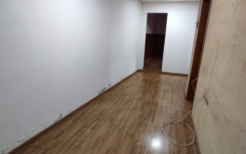 ALUGUEL – CASA 2 QUARTOS  (FUNDOS) – CATARCIONE – EM FRENTE À IGREJA PRESBITERIANA – EXCELENTE LOCALIZAÇÃO