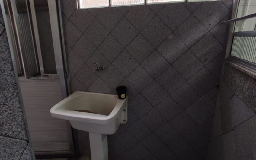 ALUGUEL – CASA 2 QUARTOS  (FUNDOS) – CATARCIONE – EM FRENTE À IGREJA PRESBITERIANA – EXCELENTE LOCALIZAÇÃO