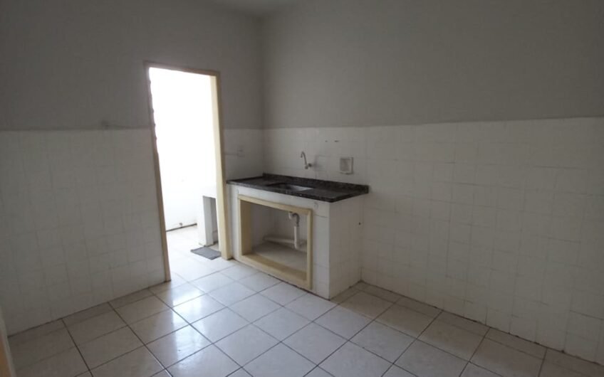 ALUGUEL – APARTAMENTO 2 QUARTOS – 2º ANDAR E DE FRENTE – RUA SEM SAÍDA – PRÓXIMO À ANTIGA FÁBRICA HAK – OLARIA- EM FRENTE À CRECHE ELZA MELHORANÇA