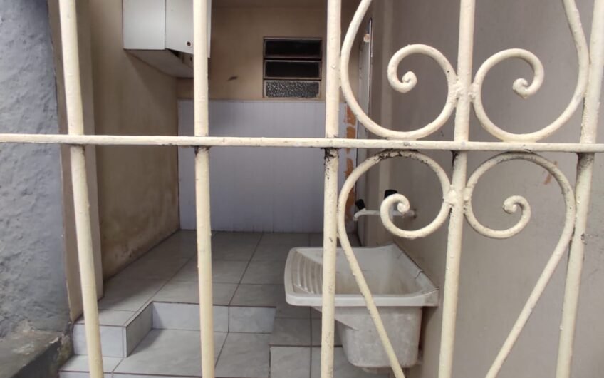 ALUGUEL – CASA 2 QUARTOS – RUA RAUL VEIGA ESQUINA COM RUA GUSTAVO LIRA – EXCELENTE LOCALIZAÇÃO