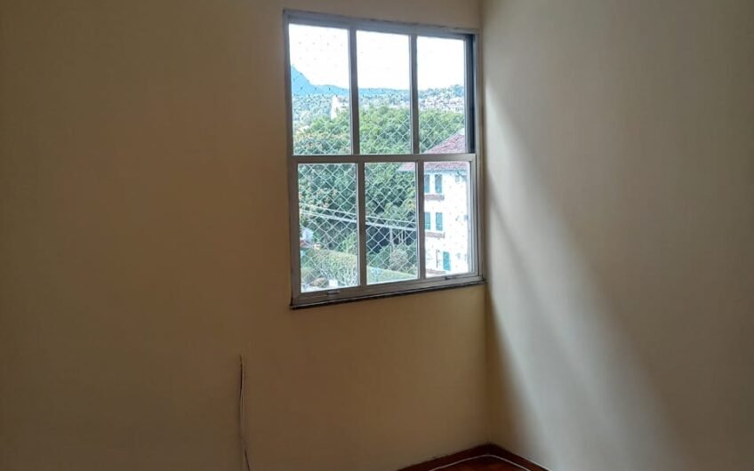 ALUGUEL – APARTAMENTO EM CONDOMÍNIO FECHADO COM PLAYGROUND INFANTIL – 3º ANDAR – SEM ELEVADOR  E COM GARAGEM – NÃO ACEITA ANIMAIS – EXCELENTE LOCALIZAÇÃO