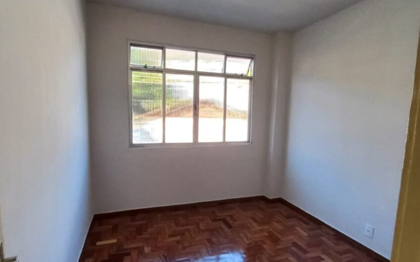 ALUGUEL – APARTAMENTO 2 QUARTOS – 2º ANDAR E DE FRENTE – RUA SEM SAÍDA – PRÓXIMO À ANTIGA FÁBRICA HAK – OLARIA- EM FRENTE À CRECHE ELZA MELHORANÇA