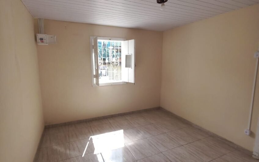 ALUGUEL – CASA 2 QUARTOS – RUA RAUL VEIGA ESQUINA COM RUA GUSTAVO LIRA – EXCELENTE LOCALIZAÇÃO
