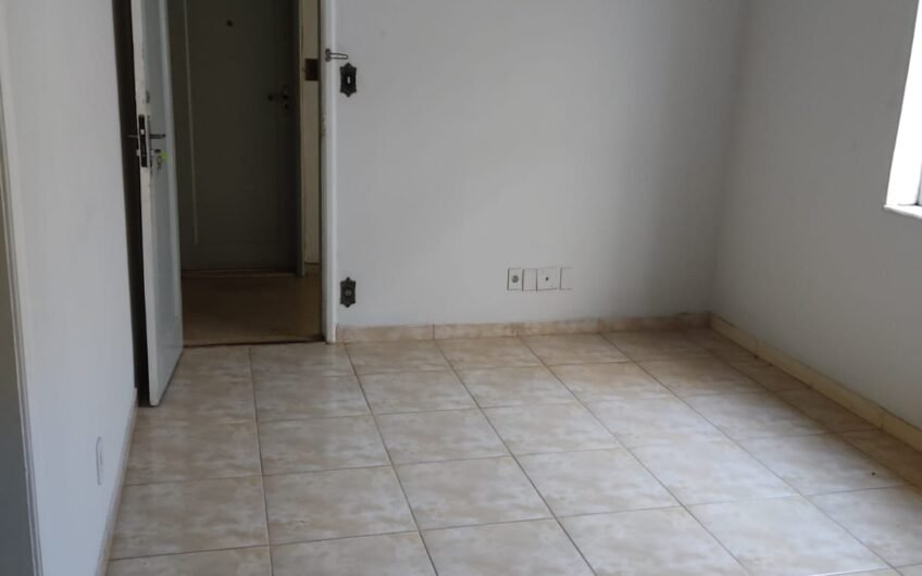 ALUGUEL – APARTAMENTO 1 QUARTO – 4º ANDAR – SEM ELEVADOR E GARAGEM – NÃO ACEITA ANIMAIS – RUA PORTUGAL – CENTRO – EXCELENTE LOCALIZAÇÃO