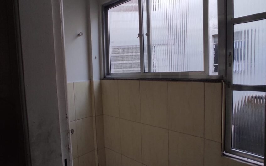 ALUGUEL – APARTAMENTO 1 QUARTO – 4º ANDAR – SEM ELEVADOR E GARAGEM – NÃO ACEITA ANIMAIS – RUA PORTUGAL – CENTRO – EXCELENTE LOCALIZAÇÃO