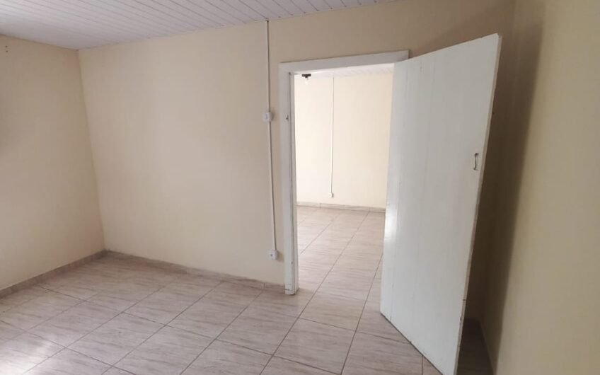 ALUGUEL – CASA 2 QUARTOS – RUA RAUL VEIGA ESQUINA COM RUA GUSTAVO LIRA – EXCELENTE LOCALIZAÇÃO