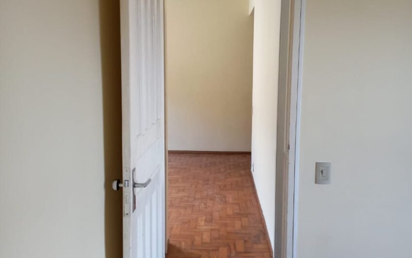 ALUGUEL – APARTAMENTO EM CONDOMÍNIO FECHADO COM PLAYGROUND INFANTIL – 3º ANDAR – SEM ELEVADOR  E COM GARAGEM – NÃO ACEITA ANIMAIS – EXCELENTE LOCALIZAÇÃO