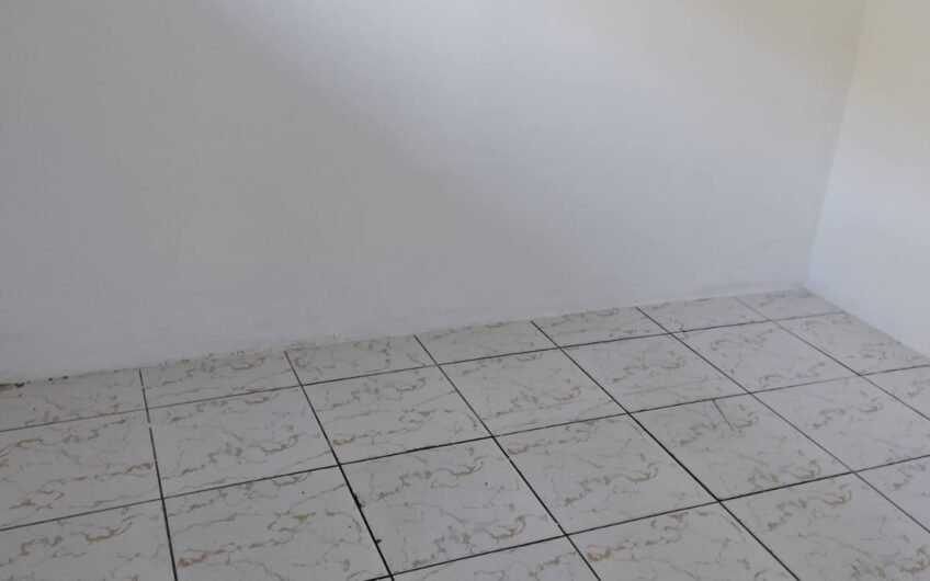 ALUGUEL – CASA DE 1 QUARTO – RUA VICENTE SOBRINHO (FUNDOS) – OLARIA – NÃO TEM GARAGEM – EXCELENTE LOCALIZAÇÃO – NÃO ACEITA ANIMAIS – ALUGUEL COM SINAL DE CATV
