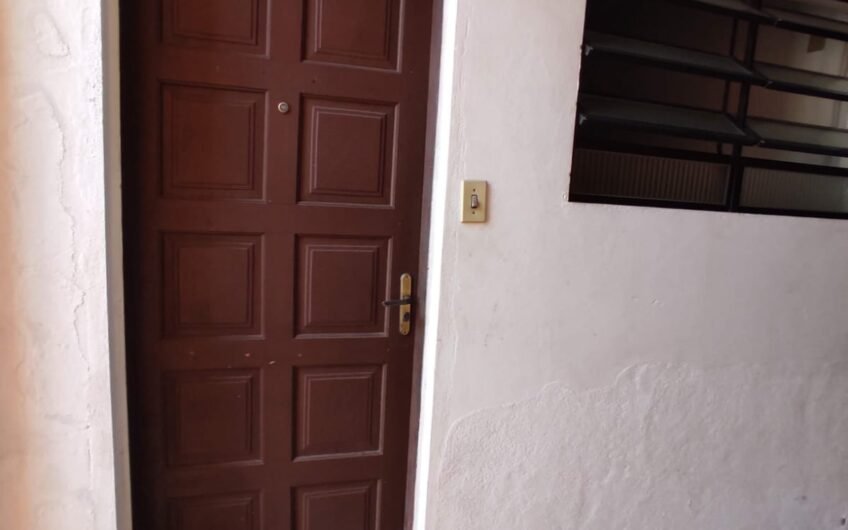 ALUGUEL – CASA DE 1 QUARTO – RUA VICENTE SOBRINHO (FUNDOS) – OLARIA – NÃO TEM GARAGEM – EXCELENTE LOCALIZAÇÃO – NÃO ACEITA ANIMAIS – ALUGUEL COM SINAL DE CATV