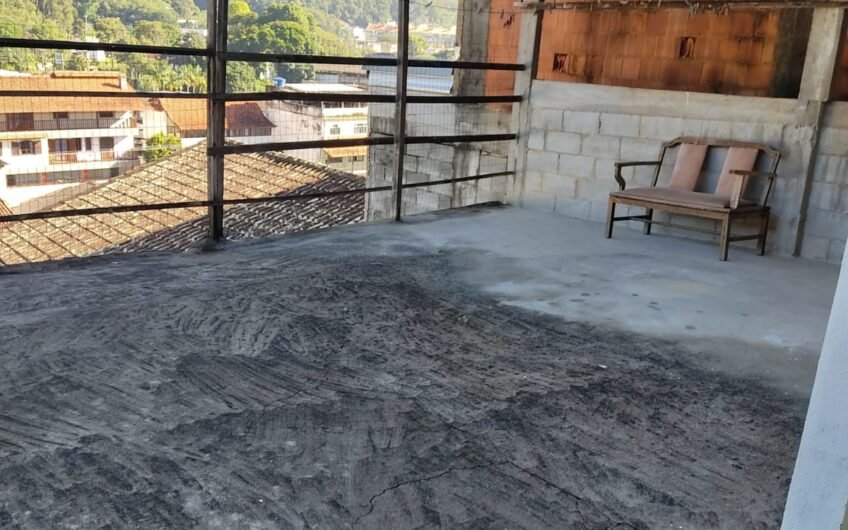 ALUGUEL – CASA DE 1 QUARTO – RUA VICENTE SOBRINHO (FUNDOS) – OLARIA – NÃO TEM GARAGEM – EXCELENTE LOCALIZAÇÃO – NÃO ACEITA ANIMAIS – ALUGUEL COM SINAL DE CATV