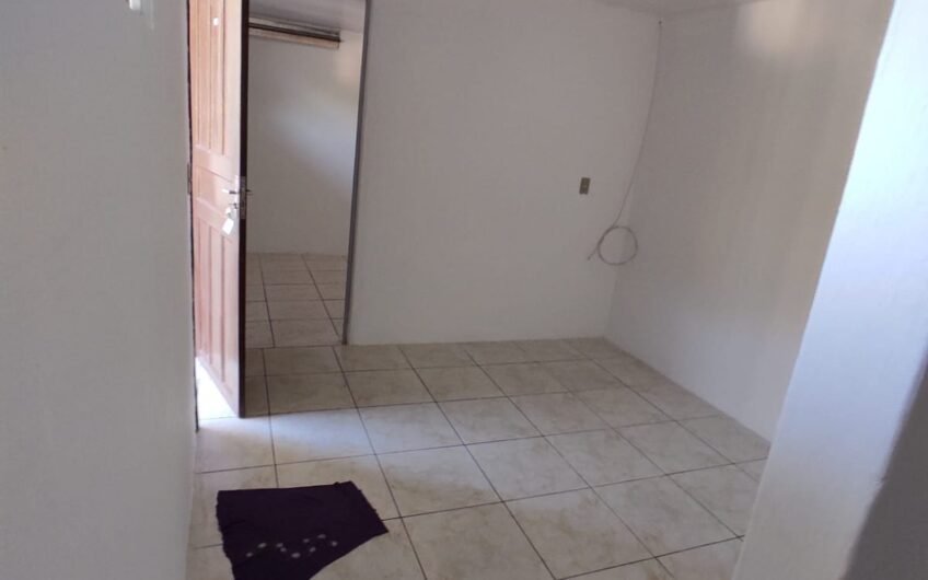 ALUGUEL – CASA DE 1 QUARTO – RUA VICENTE SOBRINHO (FUNDOS) – OLARIA – NÃO TEM GARAGEM – EXCELENTE LOCALIZAÇÃO – NÃO ACEITA ANIMAIS – ALUGUEL COM SINAL DE CATV